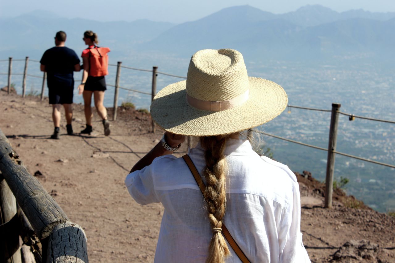 Pompeii & Vesuvius - (no lunch)