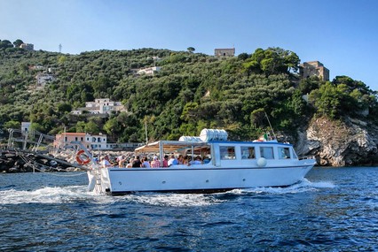 Amalfi & Positano boat tour - Classic (From Massalubrense)